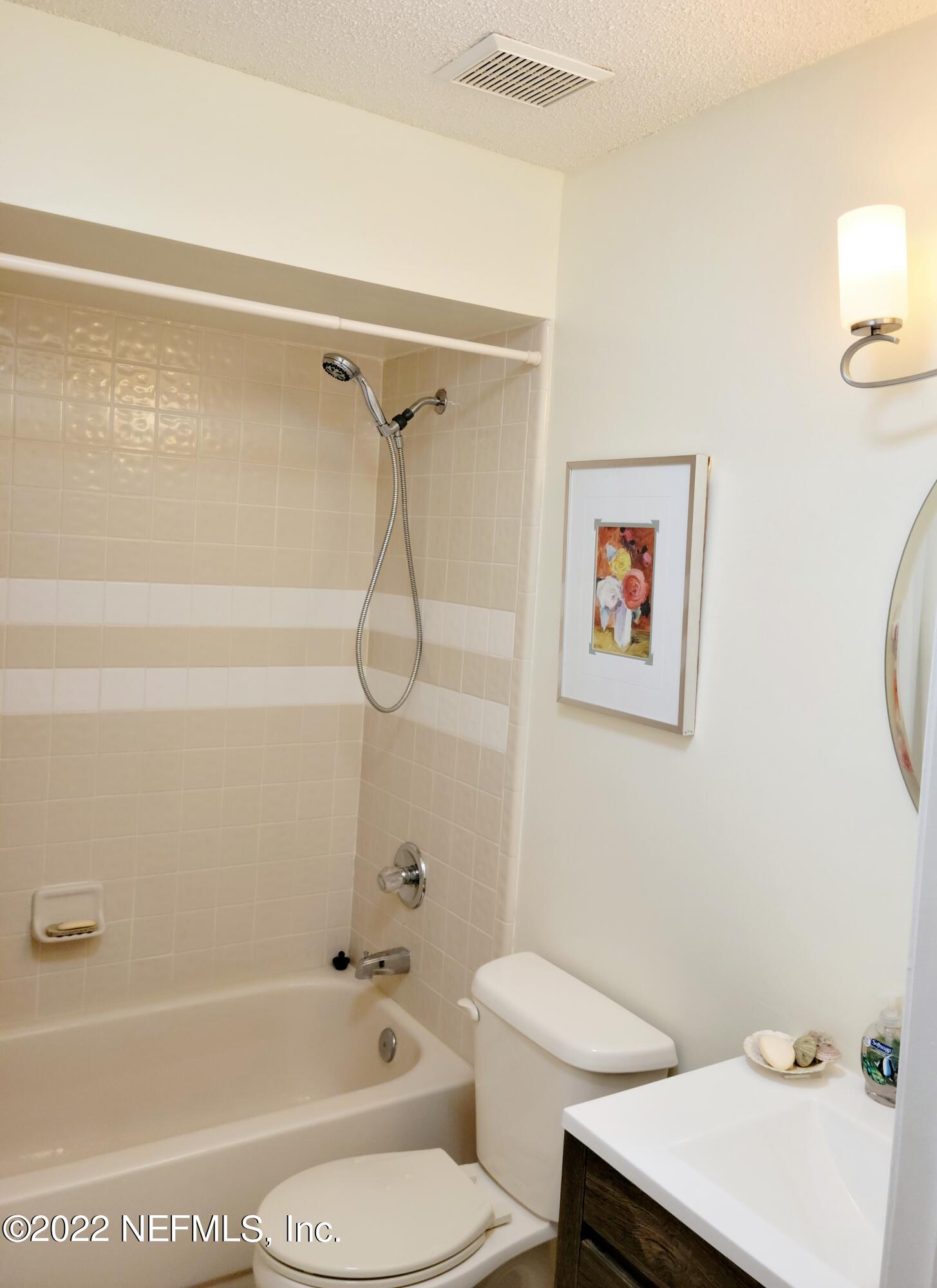 5425 Spring Brook Road Jacksonville, FL 32277 - Photo 16 of 35 a bathroom with a sink a toilet and a bathtub