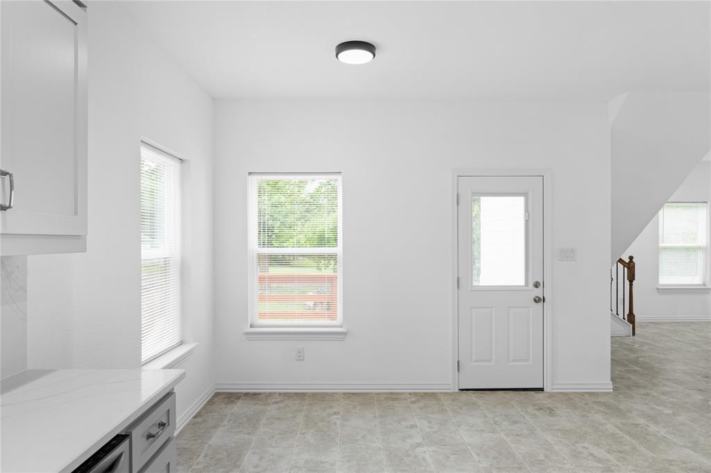 709 South Church Street Decatur, TX 76234 - Photo 9 of 14 an empty room with windows