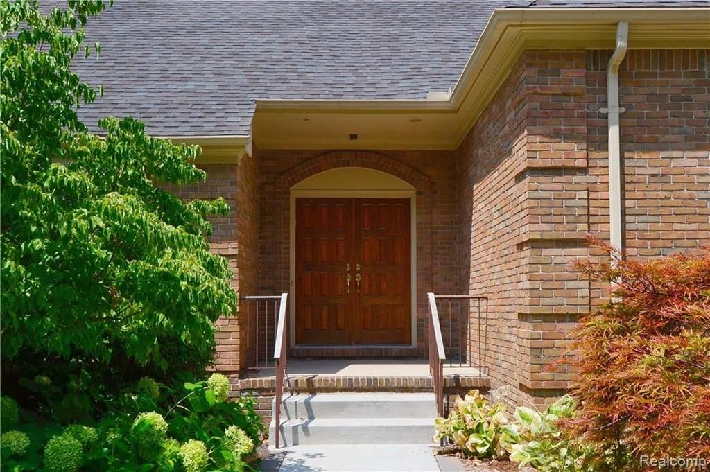 32 Vaughan-Ridge Road, Unit 6 Bloomfield Hills, MI 48304 - Photo 3 of 32