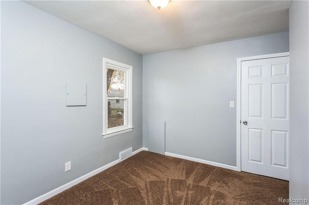 21844 Rausch Avenue Eastpointe, MI 48021 - Photo 15 of 29