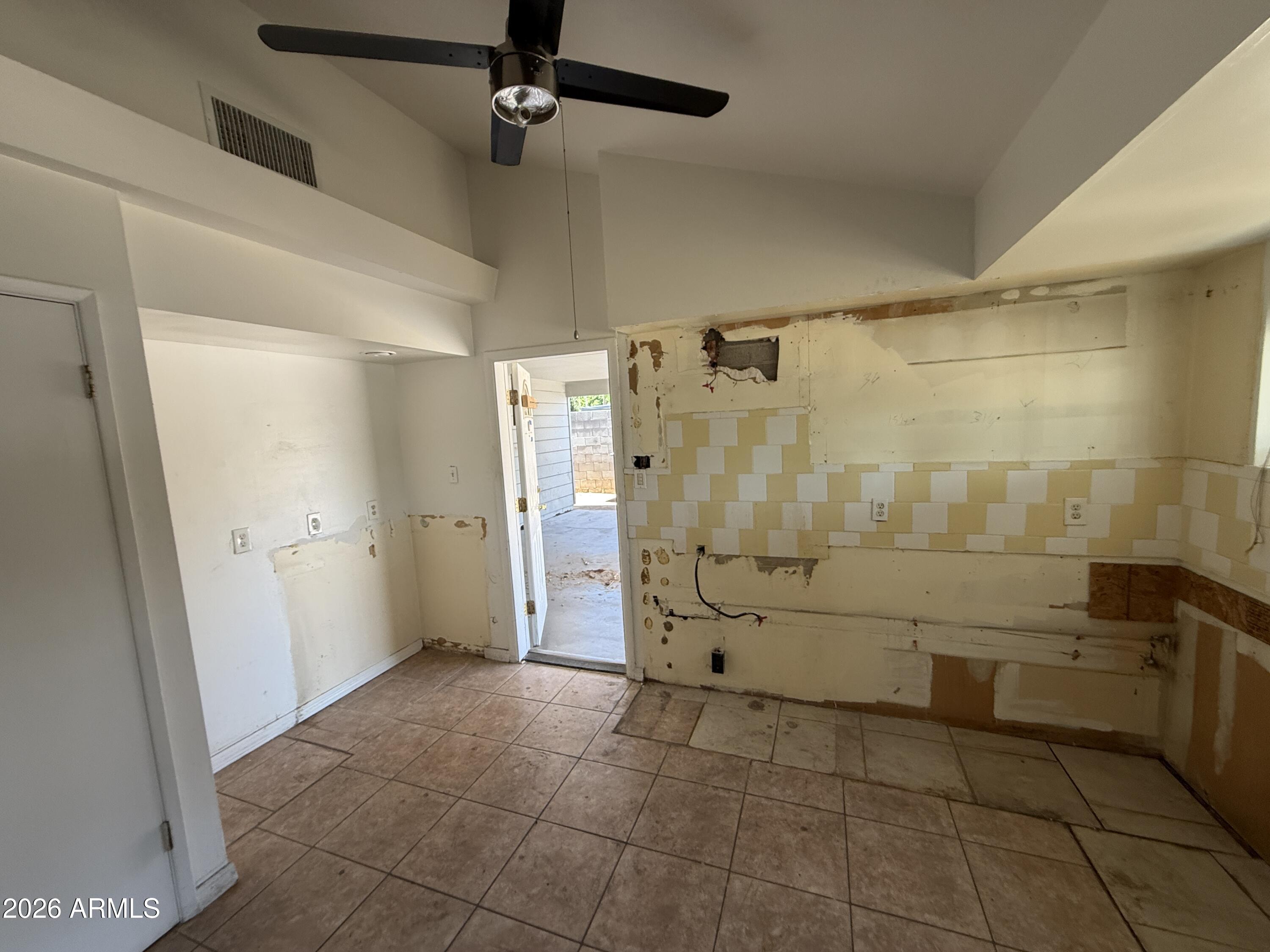 1112 West Bethany Home Road Phoenix, AZ 85013 - Photo 4 of 16