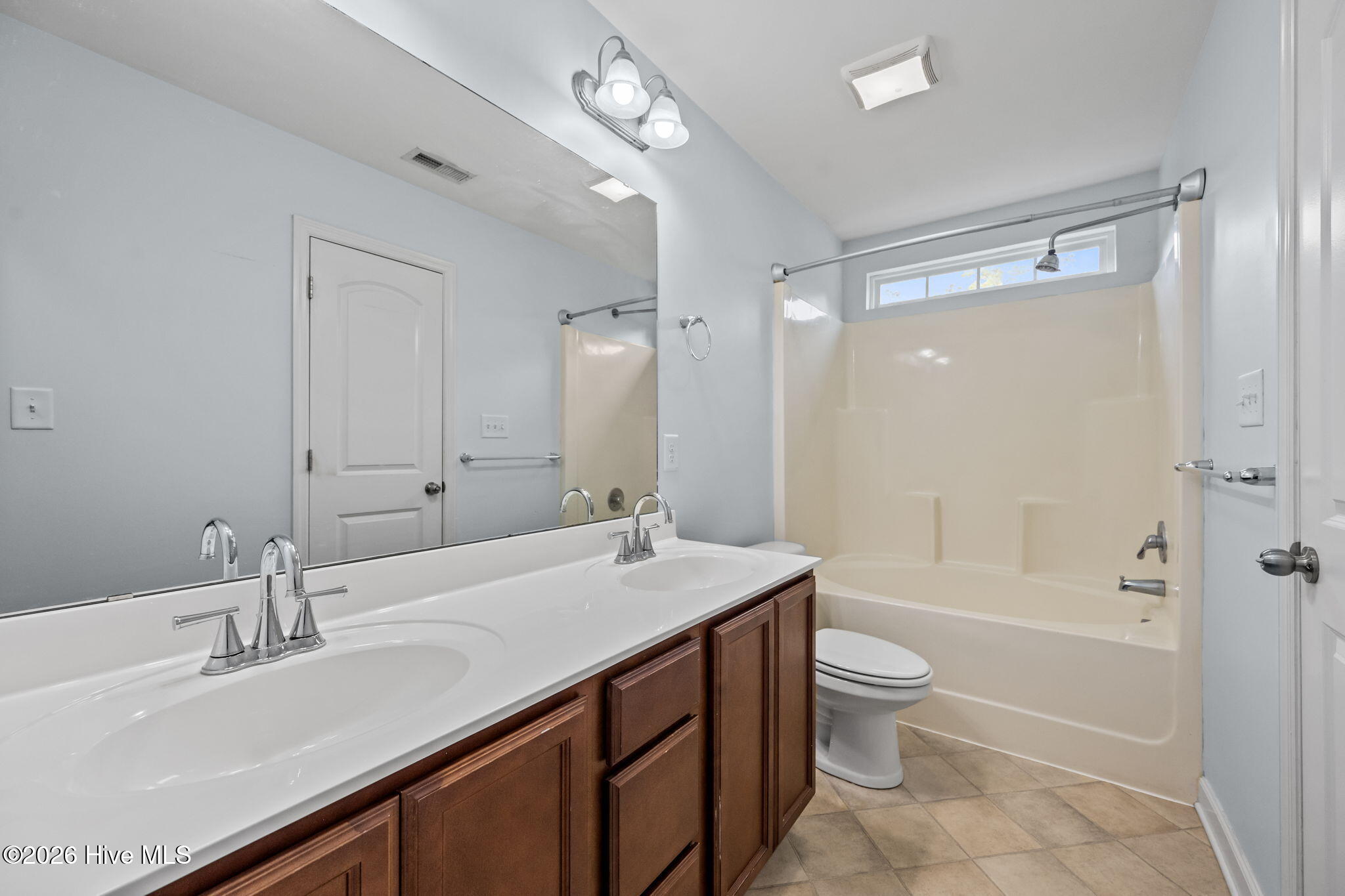 223 Lockwood Court Hubert, NC 28539 - Photo 14 of 43 43-web-or-mls-_RAD6194