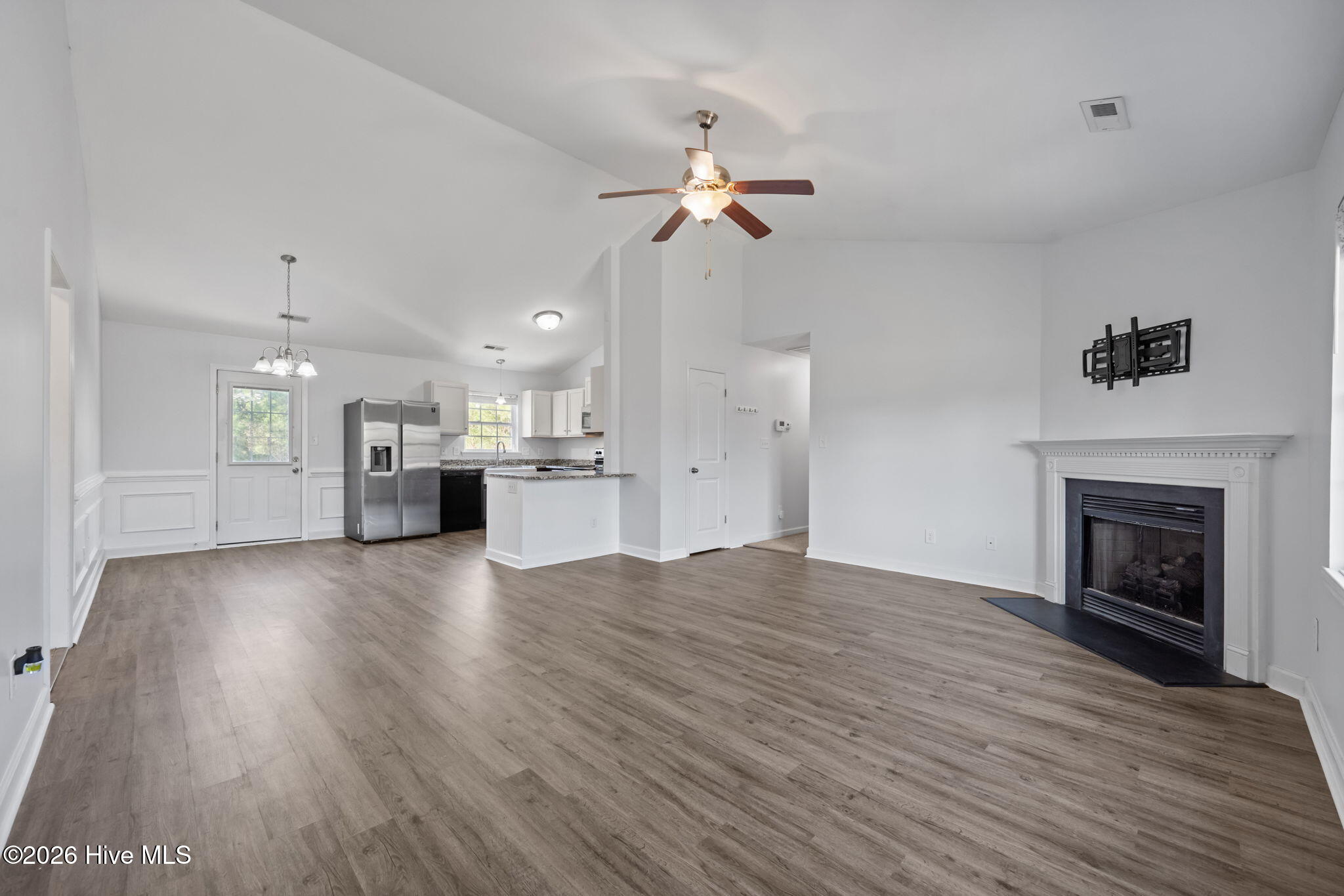 223 Lockwood Court Hubert, NC 28539 - Photo 2 of 43 26-web-or-mls-_RAD6098