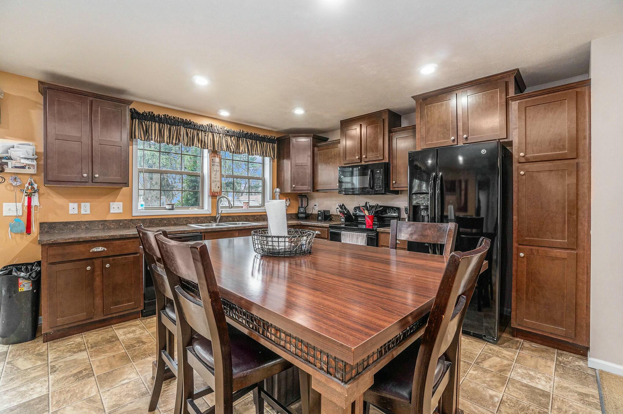 1326 East Kilgore Road Portage, MI 49002 - Photo 6 of 25 tempImageEQqzW9