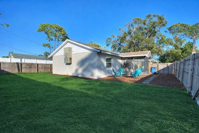 a view of a house with backyard and a garden
