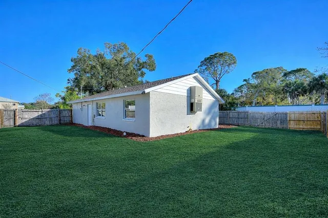a view of a back yard of the house