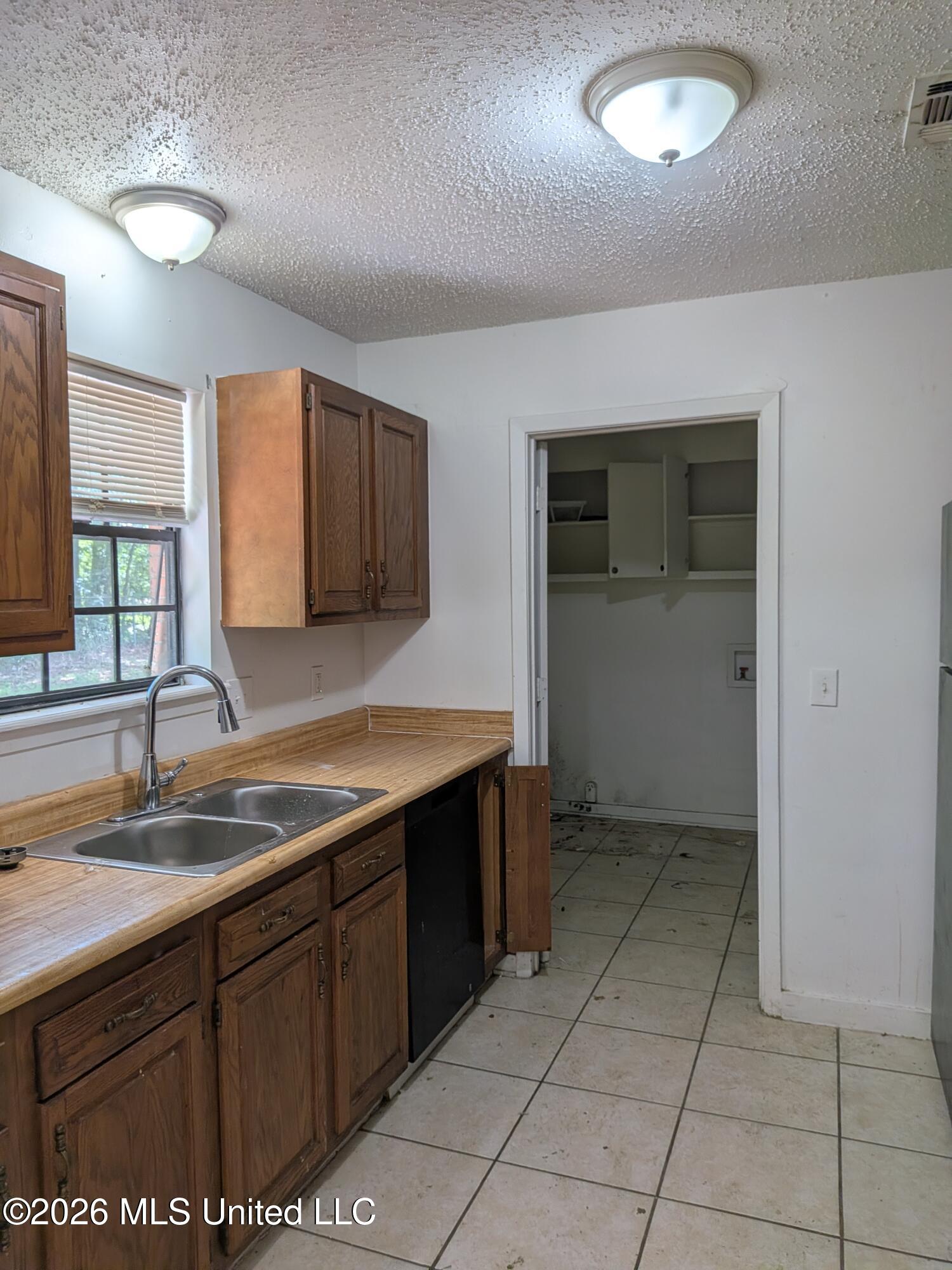 5365 Wynndyke Circle Jackson, MS 39209 - Photo 8 of 23 walkthrough-photo-7