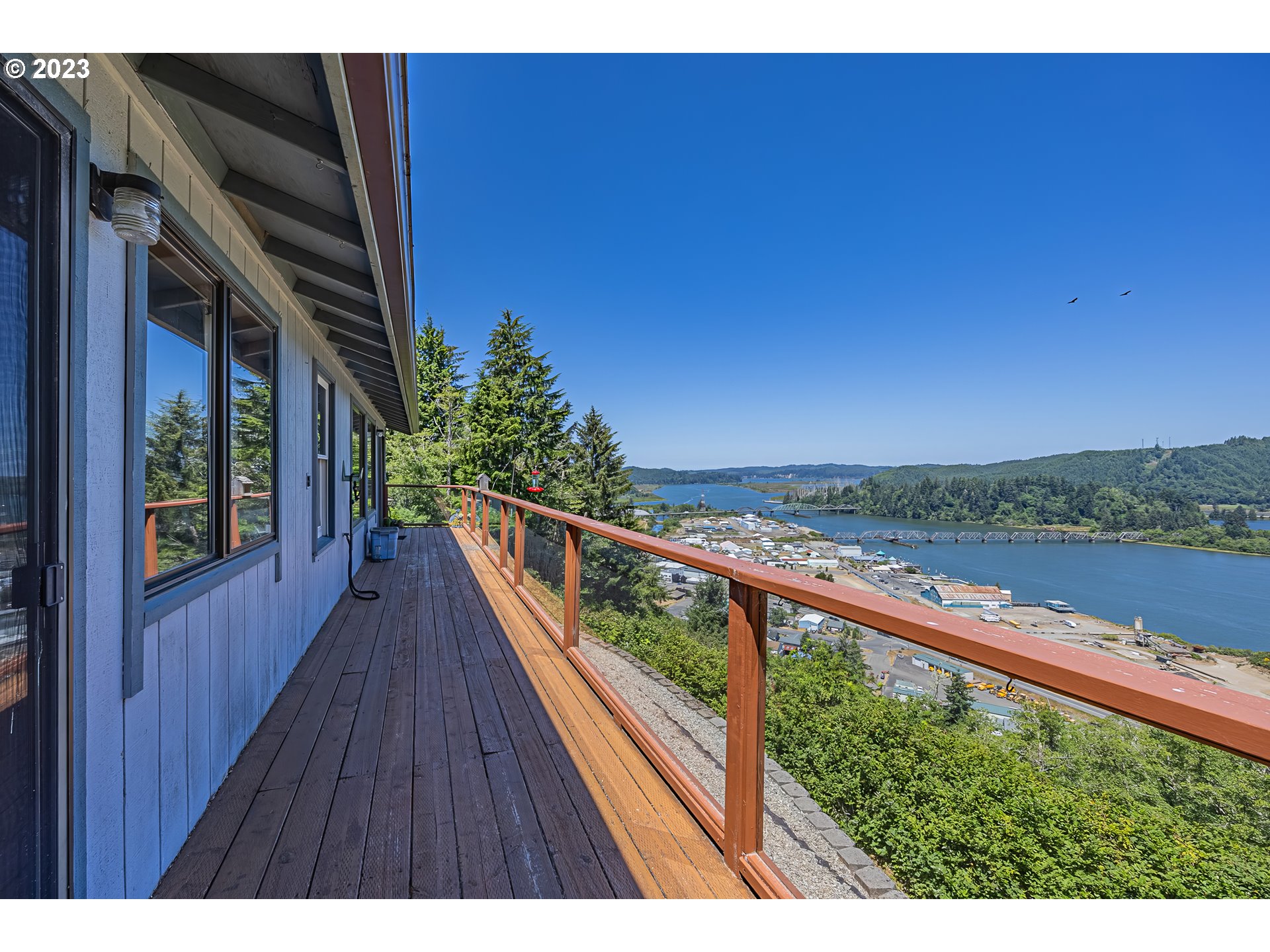 844 Crestview Drive Reedsport, OR 97467 - Photo 17 of 48