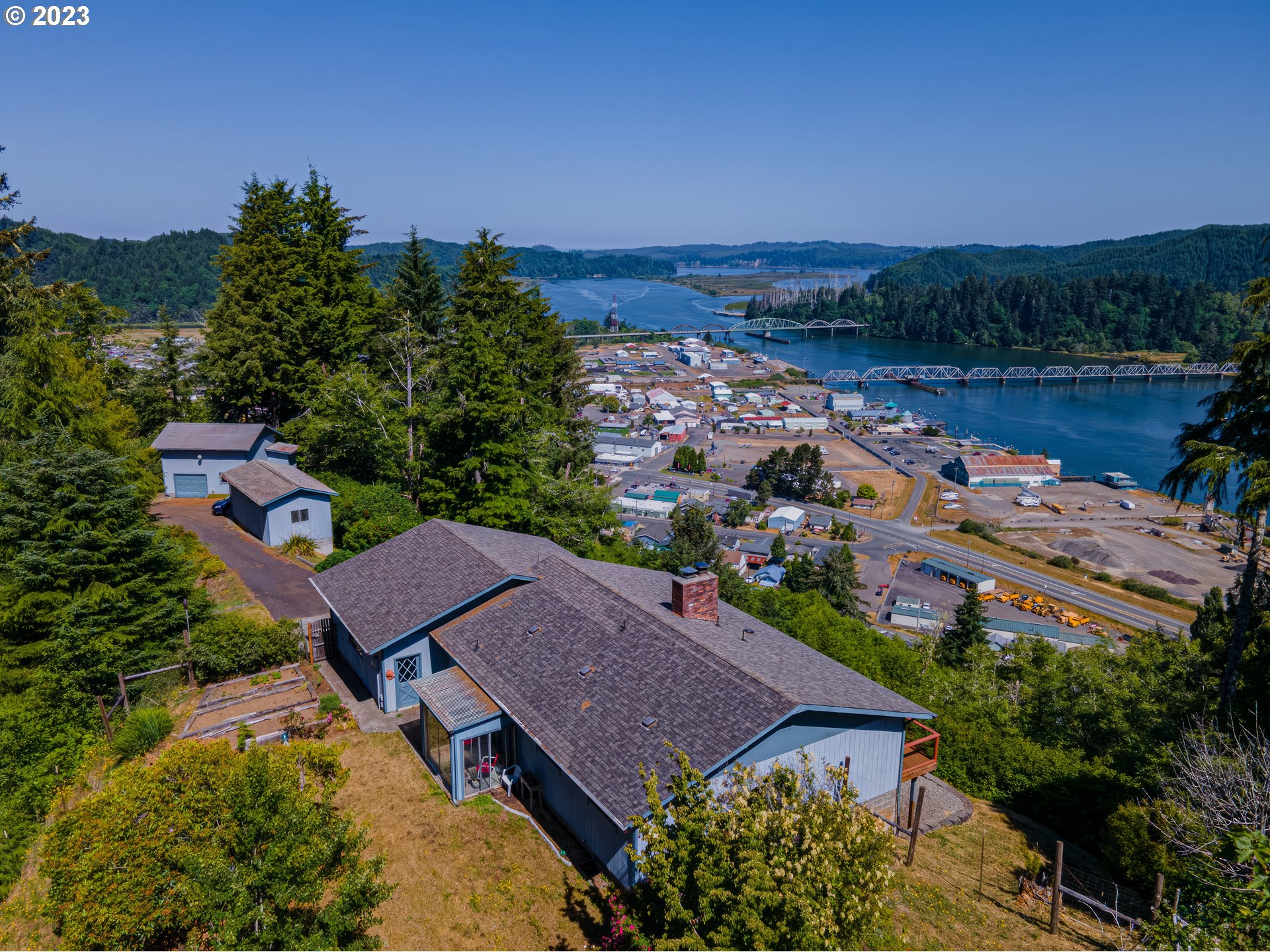 844 Crestview Drive Reedsport, OR 97467 - Photo 3 of 48