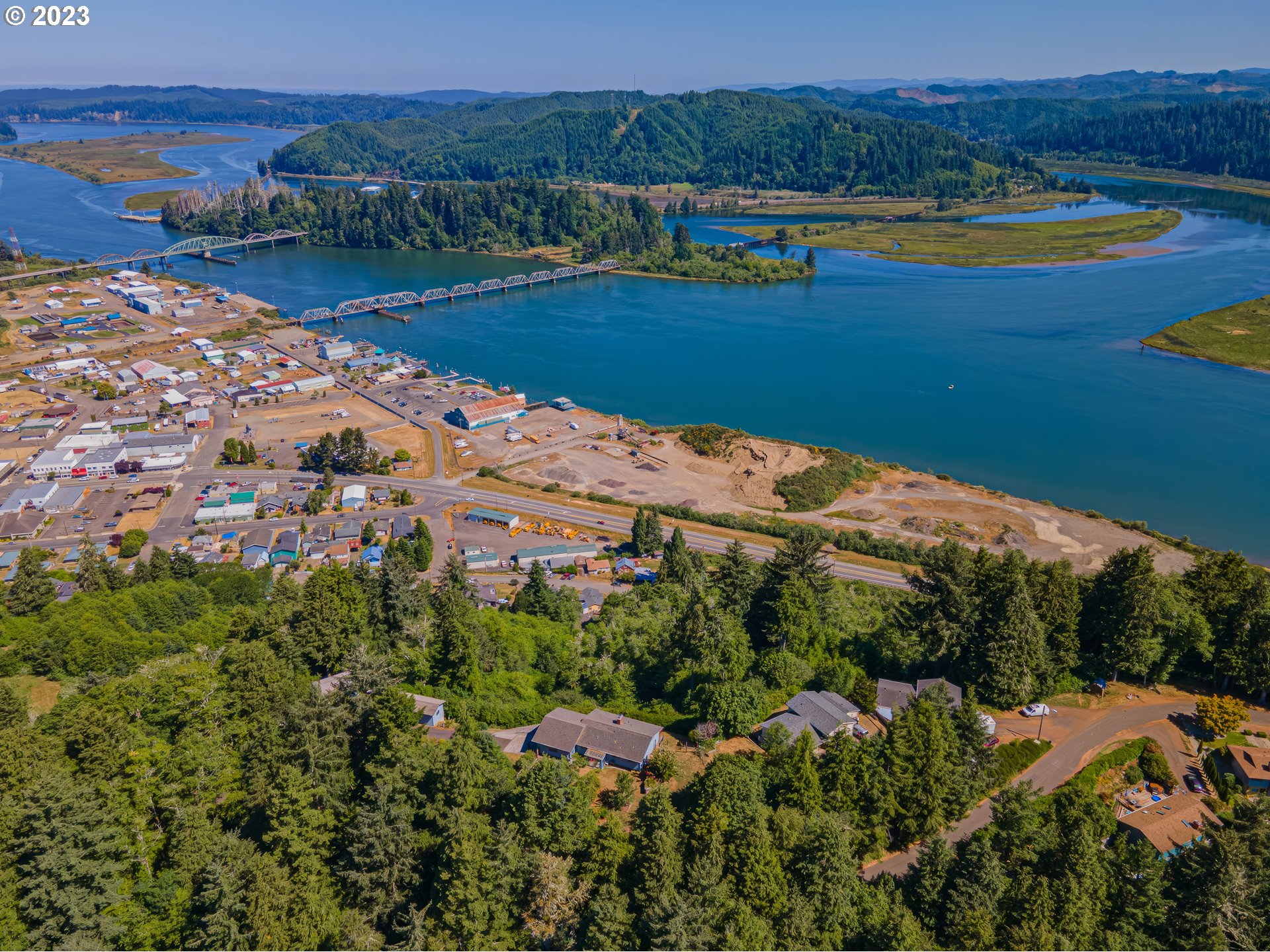 844 Crestview Drive Reedsport, OR 97467 - Photo 4 of 48