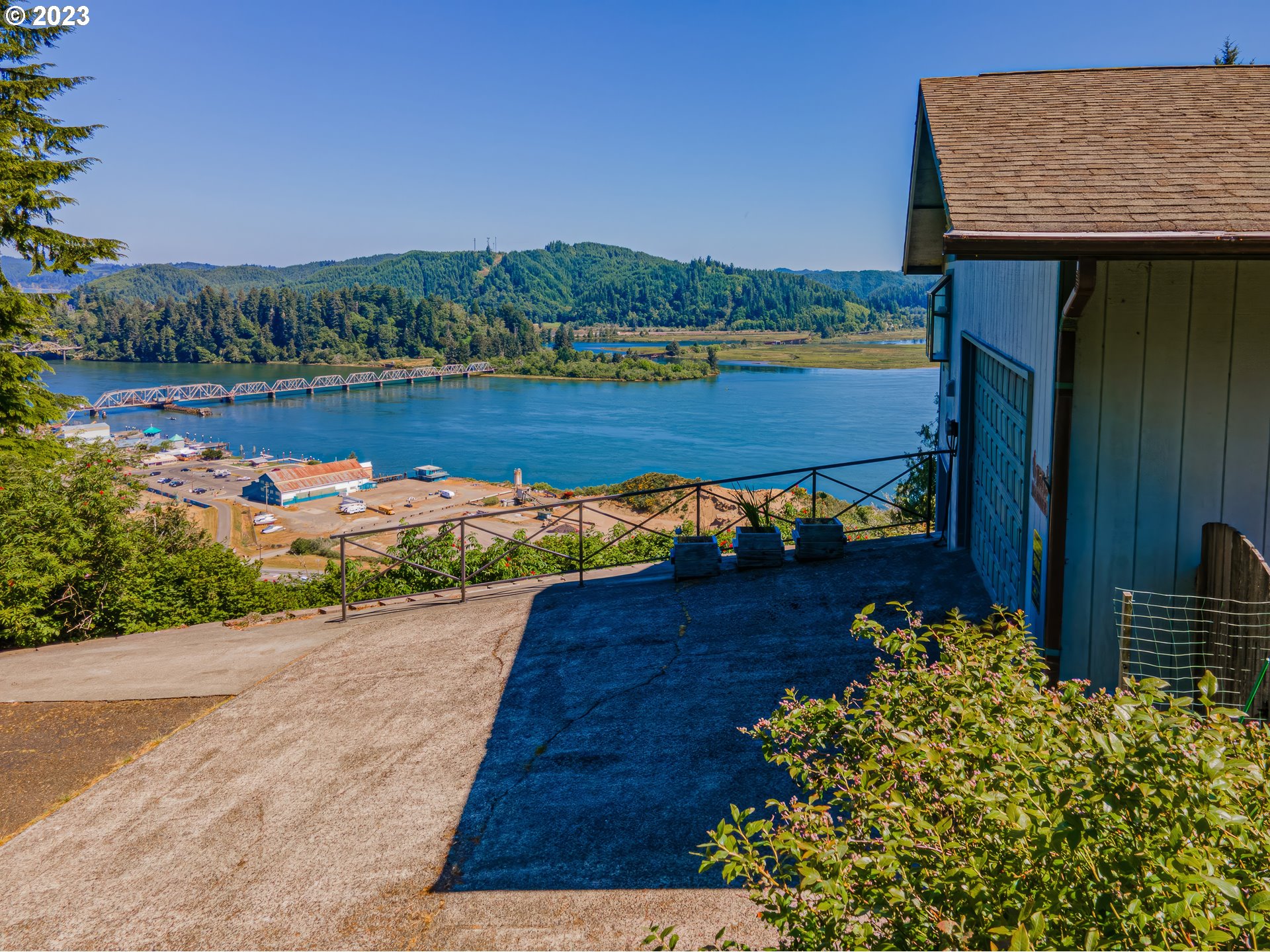 844 Crestview Drive Reedsport, OR 97467 - Photo 5 of 48