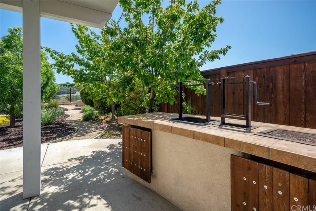1675 Via Rojas Templeton, CA 93465 - Photo 22 of 60 a view of backyard with sink