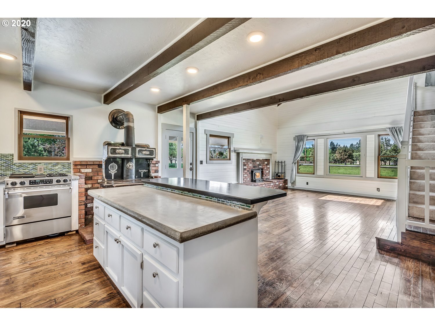 65120 Collins Road Bend, OR 97703 - Photo 9 of 32