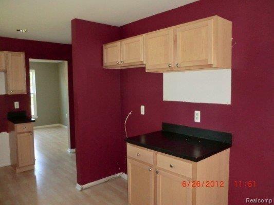 3309 Shaddick Road Waterford, MI 48328 - Photo 3 of 10 CIMG2002.JPG