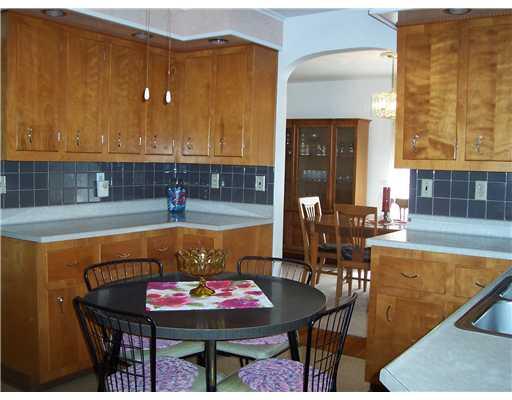 253 Highland Road Rochester, PA 15074 - Photo 9 of 14 Kitchen.