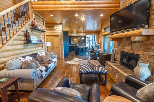 $2,990,000 | 3701 South 1500th Road, Rich Hill, MO 64779