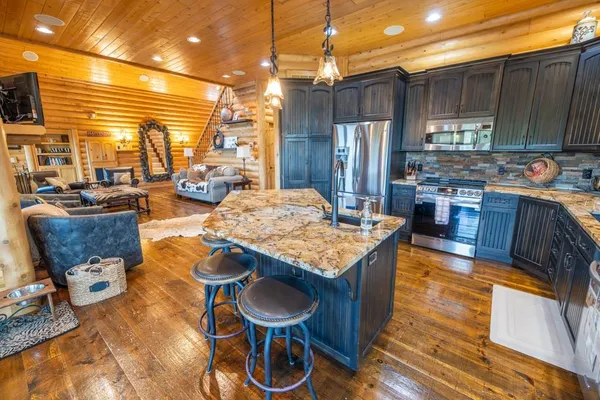 $2,990,000 | 3701 South 1500th Road, Rich Hill, MO 64779