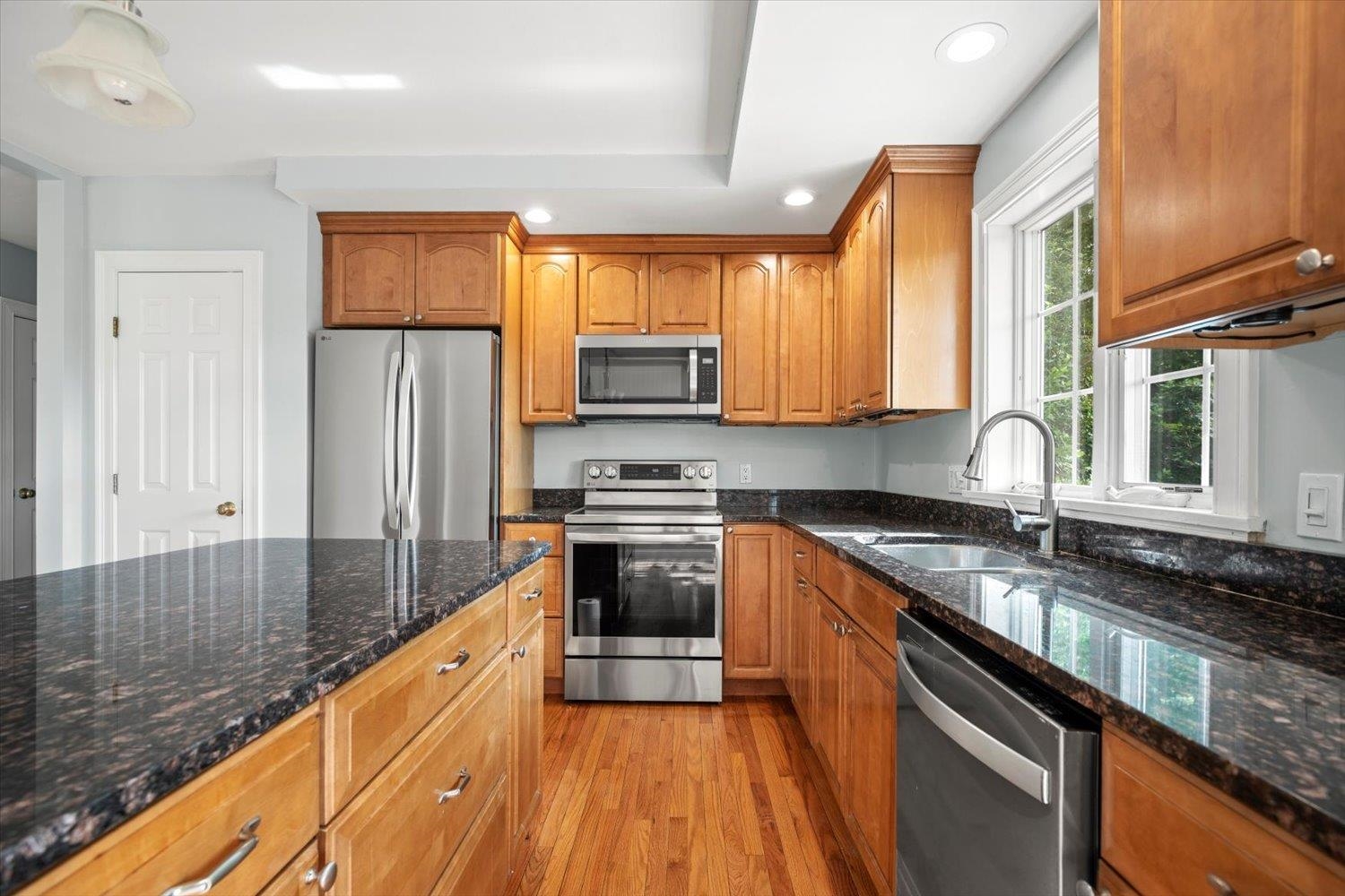 28 Weare Road Seabrook, NH 03874 - Photo 5 of 41