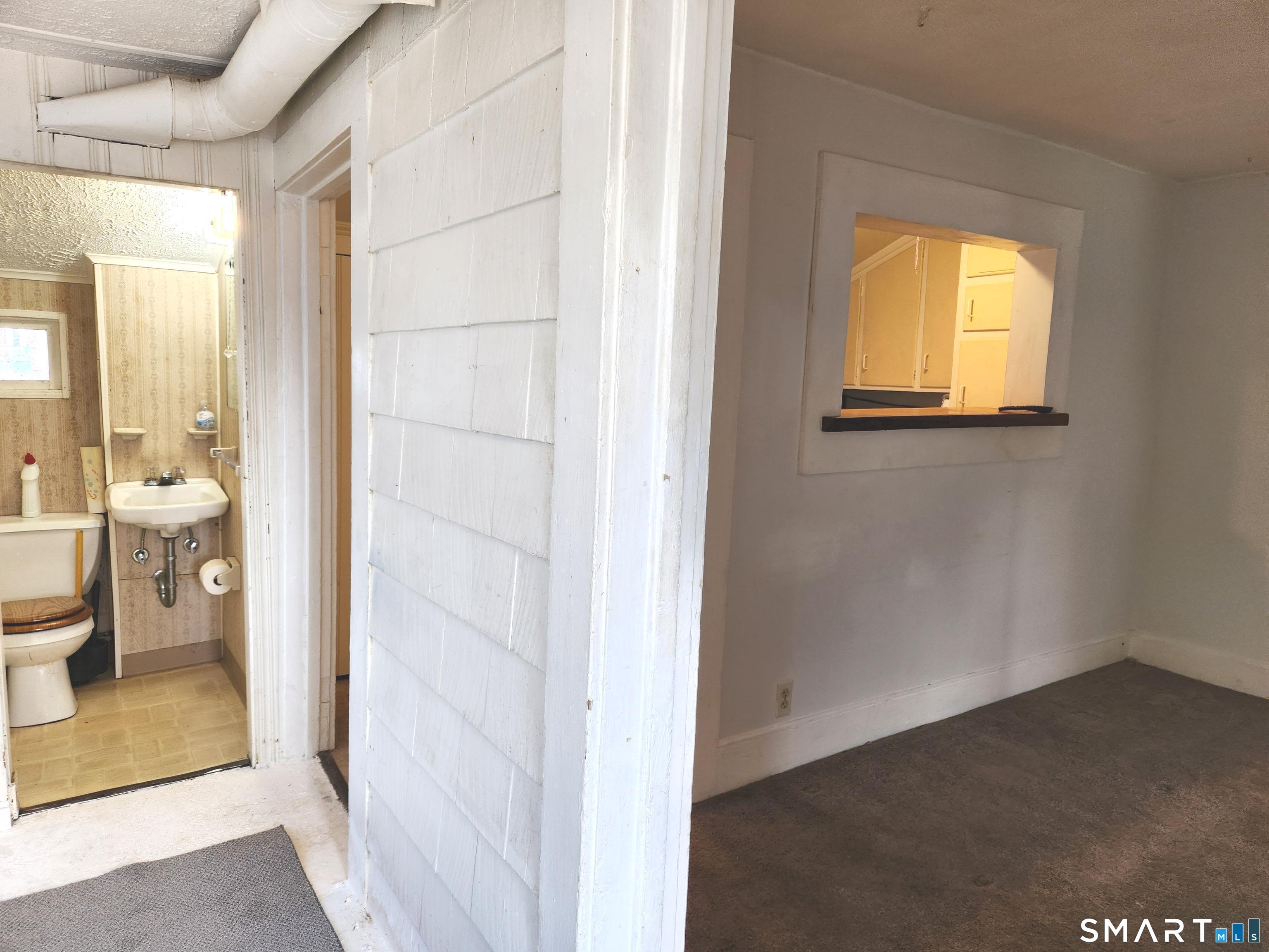 603 R Center Street Manchester, CT 06040 - Photo 5 of 16