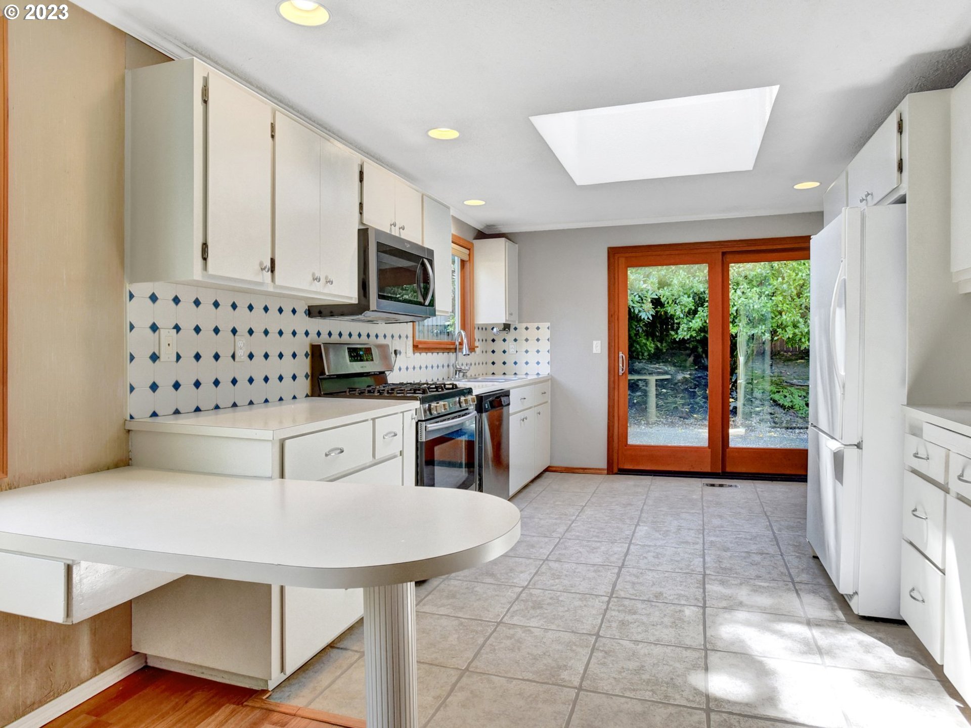 2050 Greentree Road Lake Oswego, OR 97034 - Photo 14 of 41 Gallery Image 14