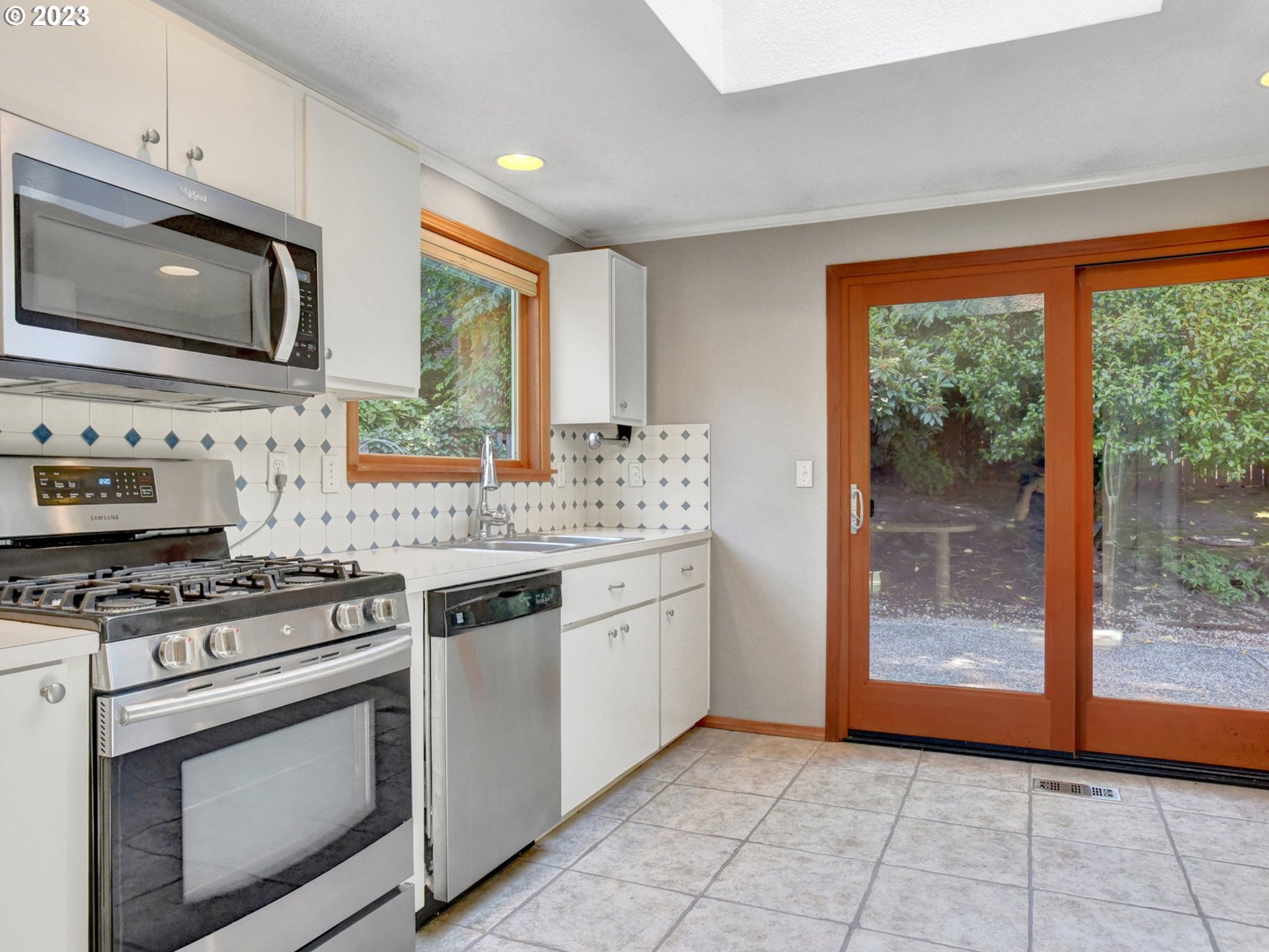 2050 Greentree Road Lake Oswego, OR 97034 - Photo 16 of 41 Gallery Image 16