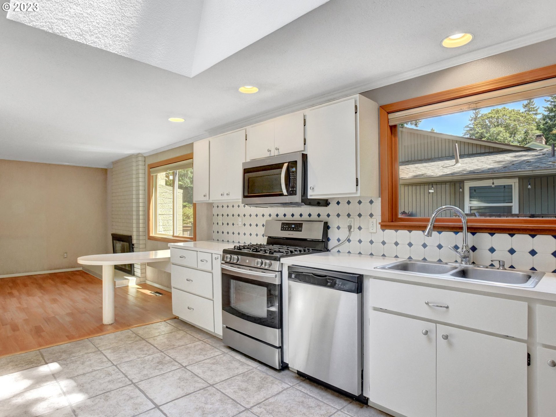 2050 Greentree Road Lake Oswego, OR 97034 - Photo 17 of 41 Gallery Image 17