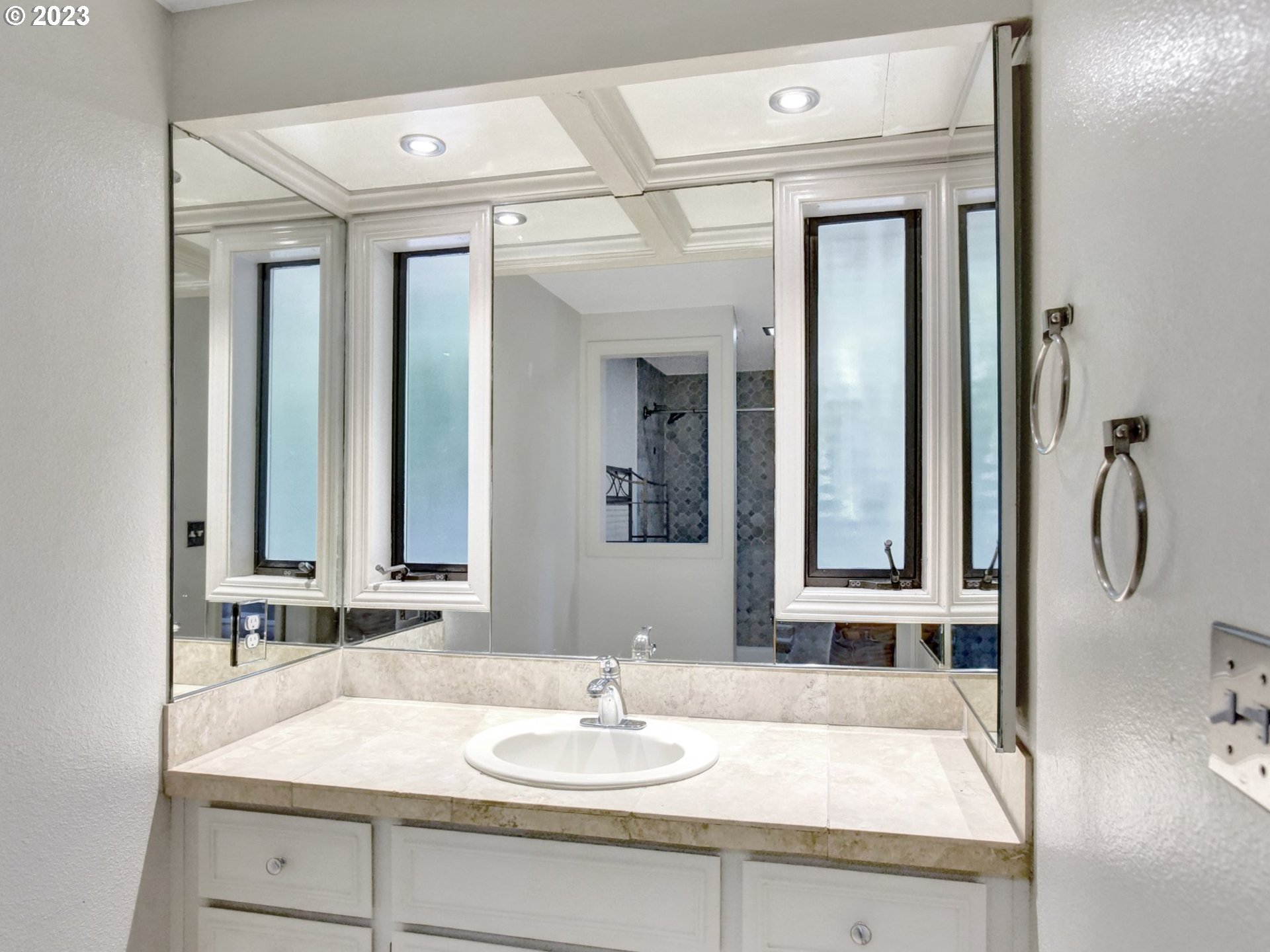 2050 Greentree Road Lake Oswego, OR 97034 - Photo 27 of 41 Gallery Image 27