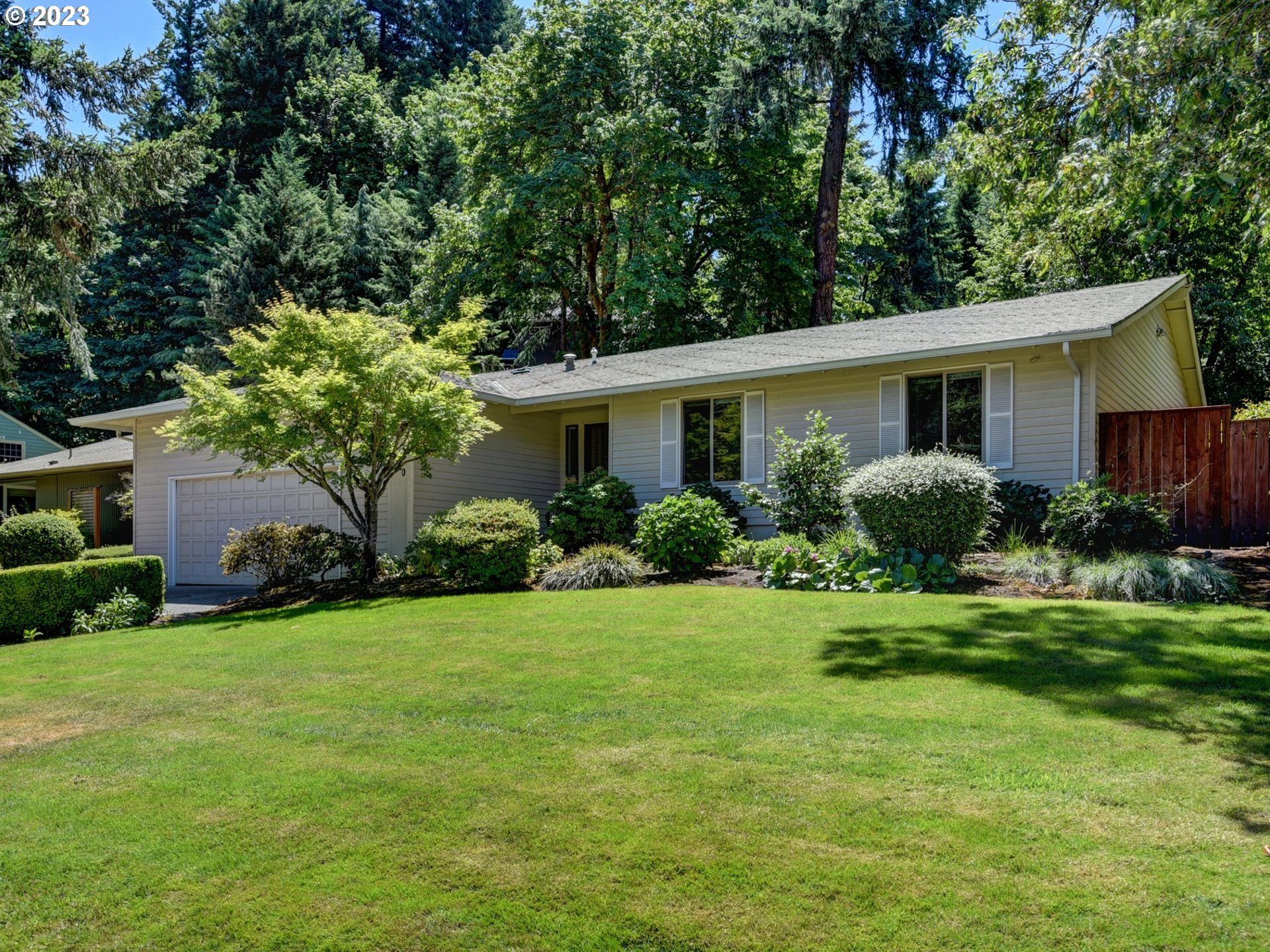 2050 Greentree Road Lake Oswego, OR 97034 - Photo 3 of 41 Gallery Image 3