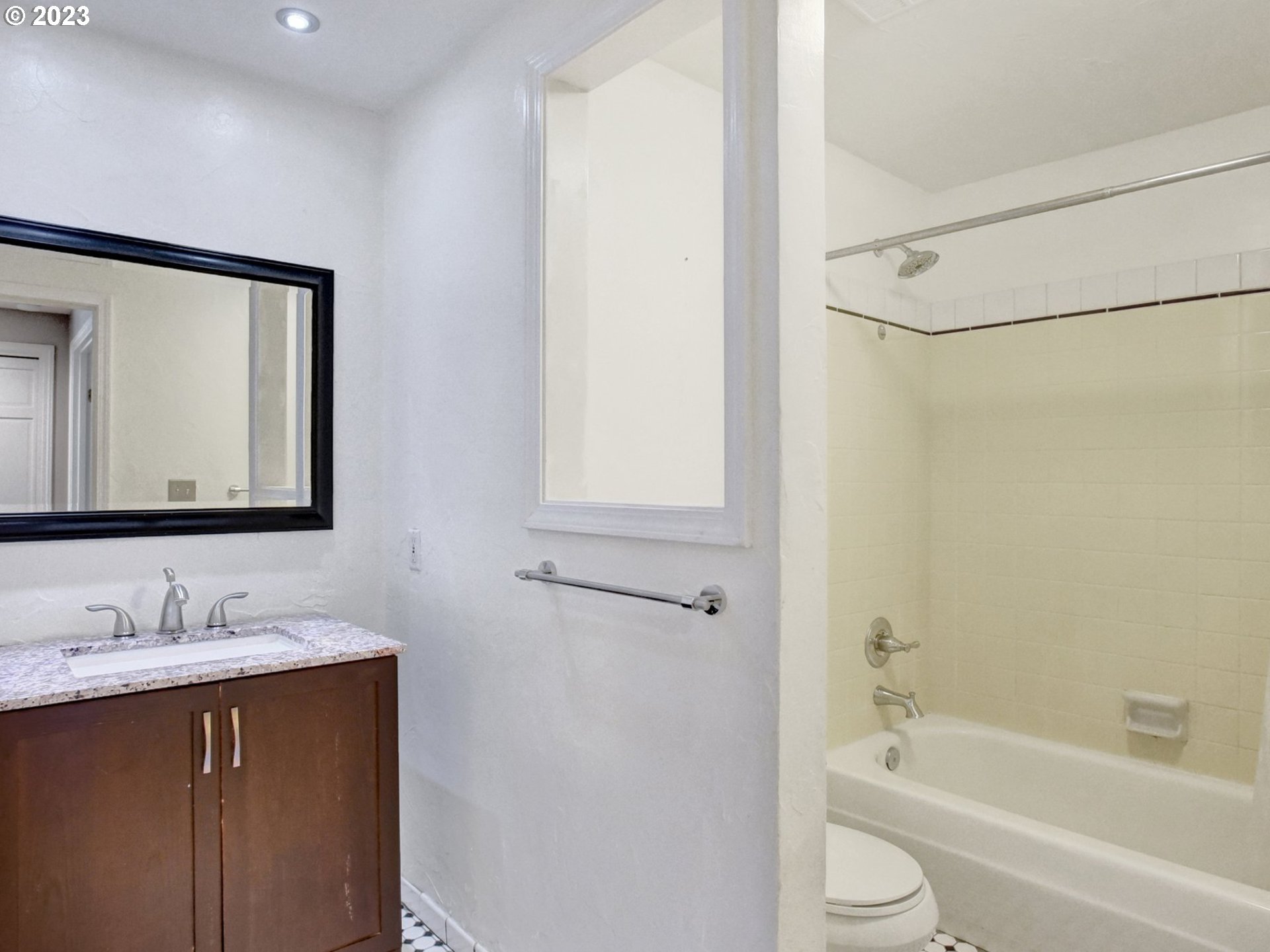 2050 Greentree Road Lake Oswego, OR 97034 - Photo 33 of 41 Gallery Image 33
