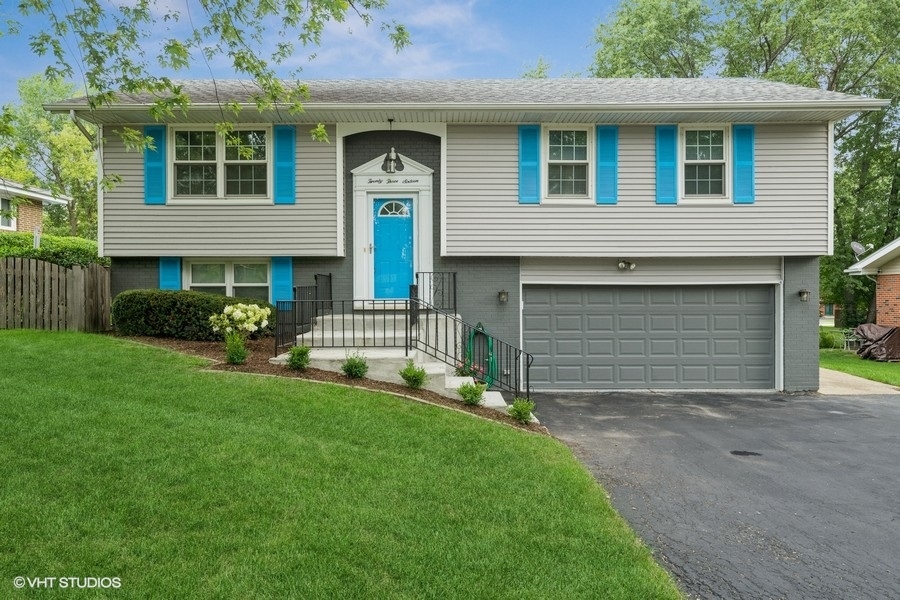 2316 Beck Road Lindenhurst, IL 60046 - Photo 1 of 22