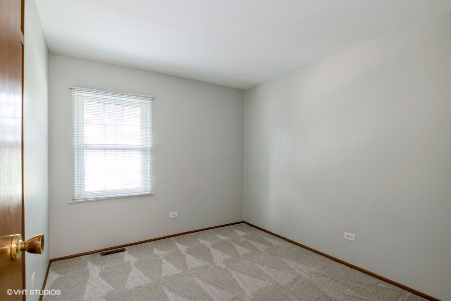 2316 Beck Road Lindenhurst, IL 60046 - Photo 7 of 22