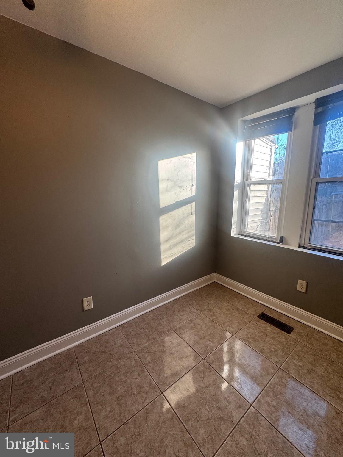 1321 Cambria Street Baltimore, MD 21225 - Photo 13 of 38