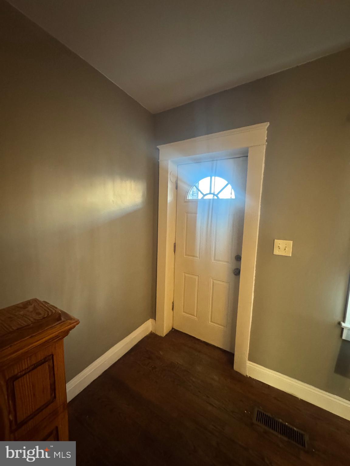 1321 Cambria Street Baltimore, MD 21225 - Photo 14 of 38