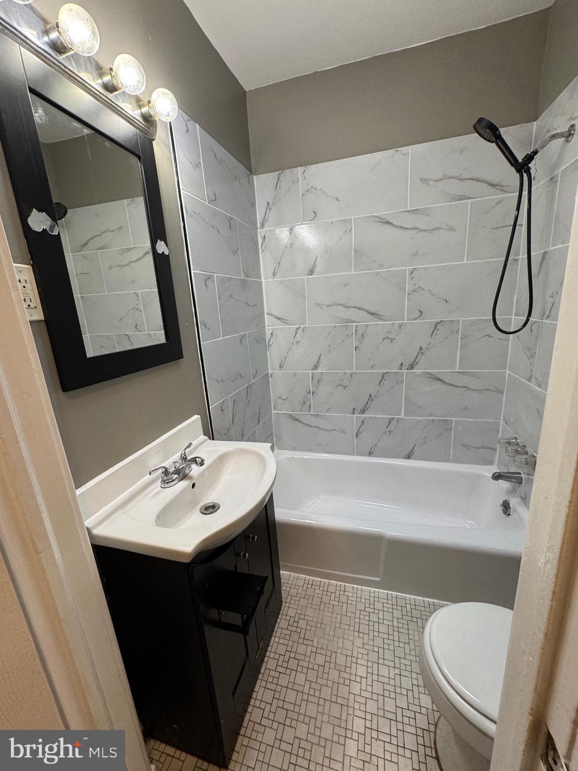 1321 Cambria Street Baltimore, MD 21225 - Photo 5 of 38