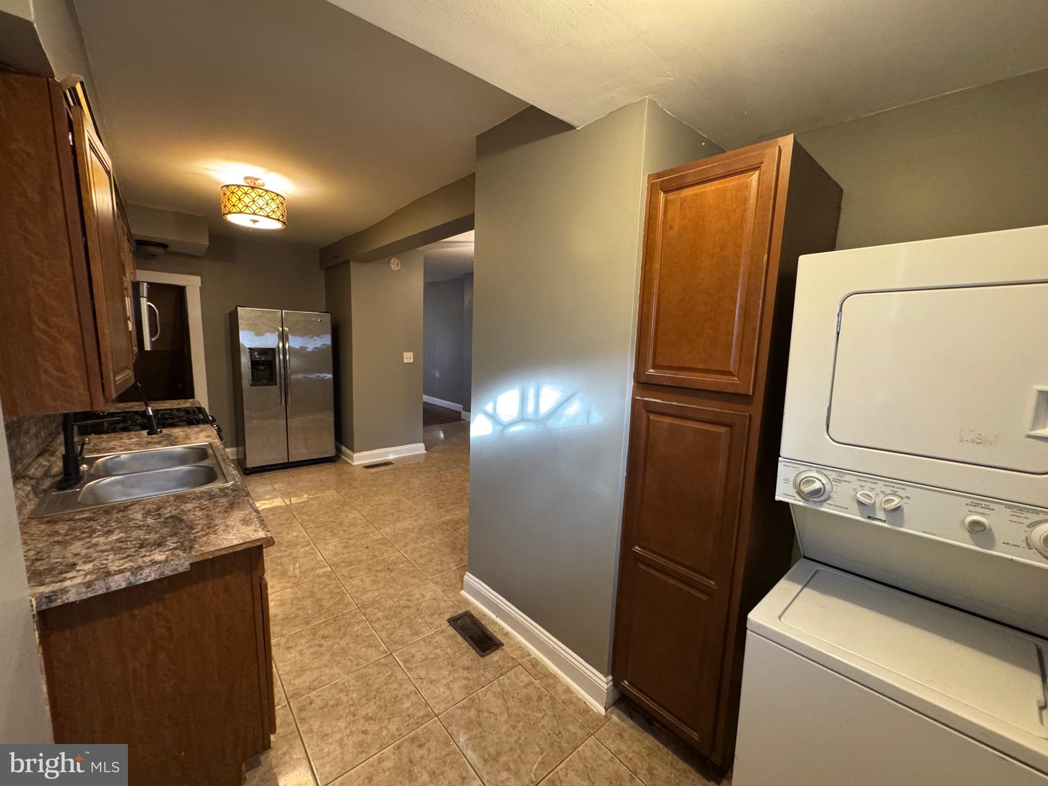 1321 Cambria Street Baltimore, MD 21225 - Photo 7 of 38