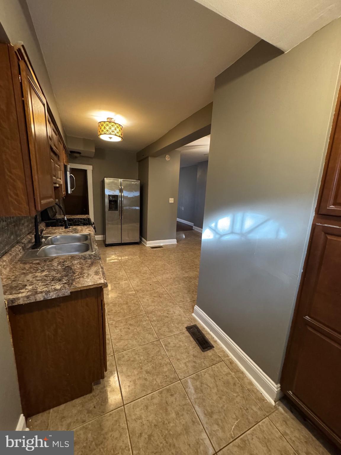 1321 Cambria Street Baltimore, MD 21225 - Photo 8 of 38