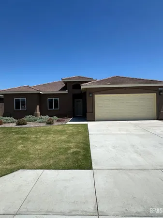 a front view of house with yard