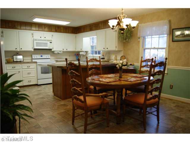 3515 Court Road Winston-Salem, NC 27106 - Photo 5 of 16 Kitchen. HUGE kitchen/breakfast area!