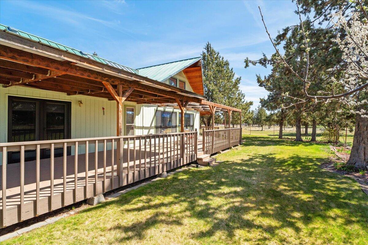 5995 Southwest Shad Road Terrebonne, OR 97760 - Photo 31 of 49 12-Exterior