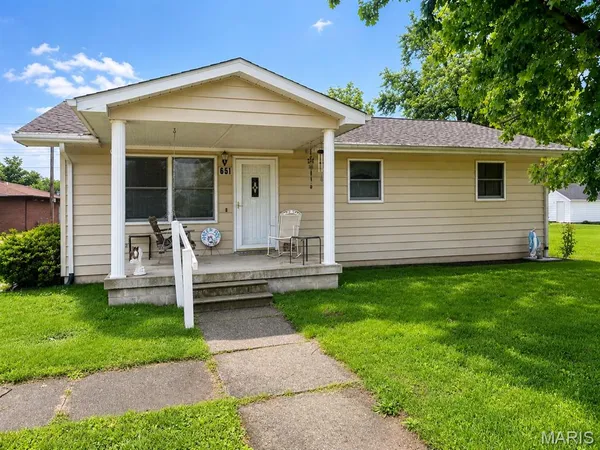 $169,000 | 651 Dora Street, Beckemeyer, IL 62219