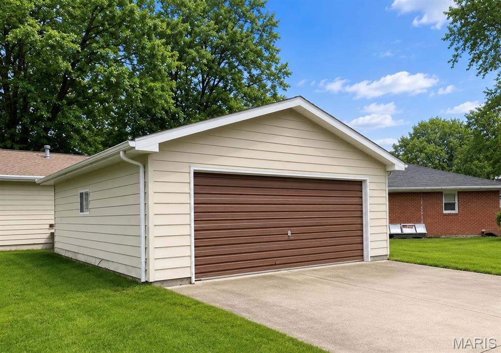 651 Dora Street Beckemeyer, IL 62219 - Photo 4 of 19