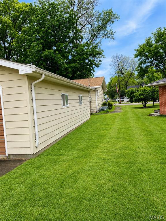 651 Dora Street Beckemeyer, IL 62219 - Photo 5 of 19