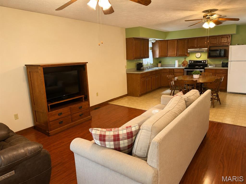 651 Dora Street Beckemeyer, IL 62219 - Photo 6 of 19