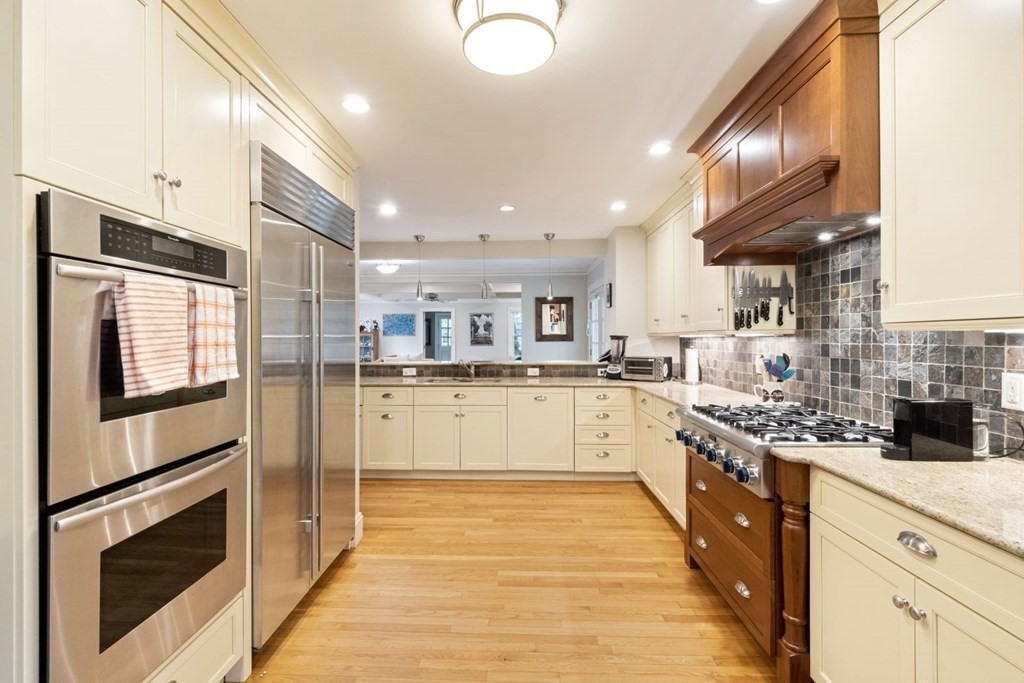 20 Dean Road Wellesley, MA 02481 - Photo 9 of 40