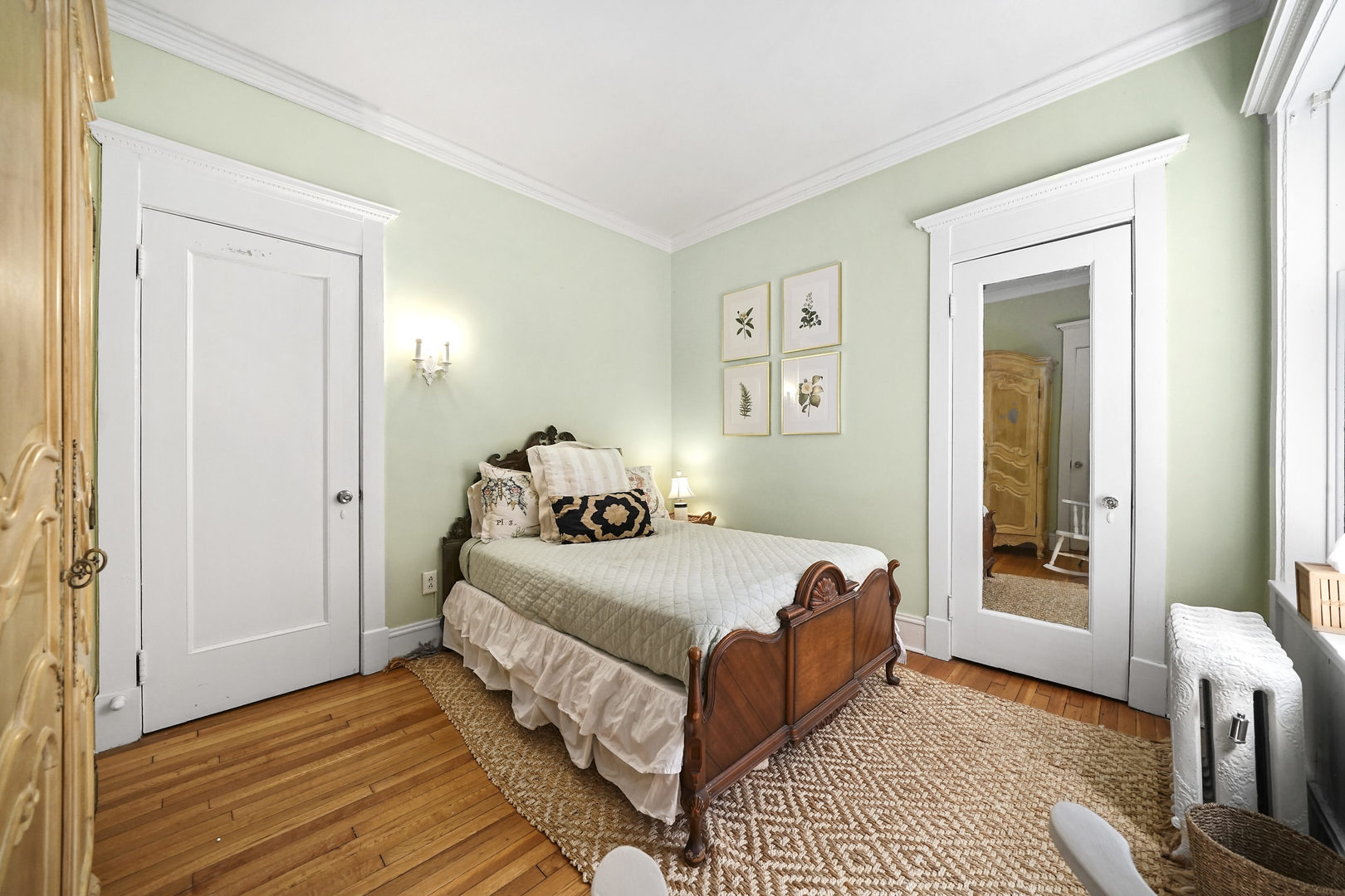 5707 South Blackstone Avenue, Unit 2 Chicago, IL 60637 - Photo 12 of 25 a bedroom with a bed and a mirror