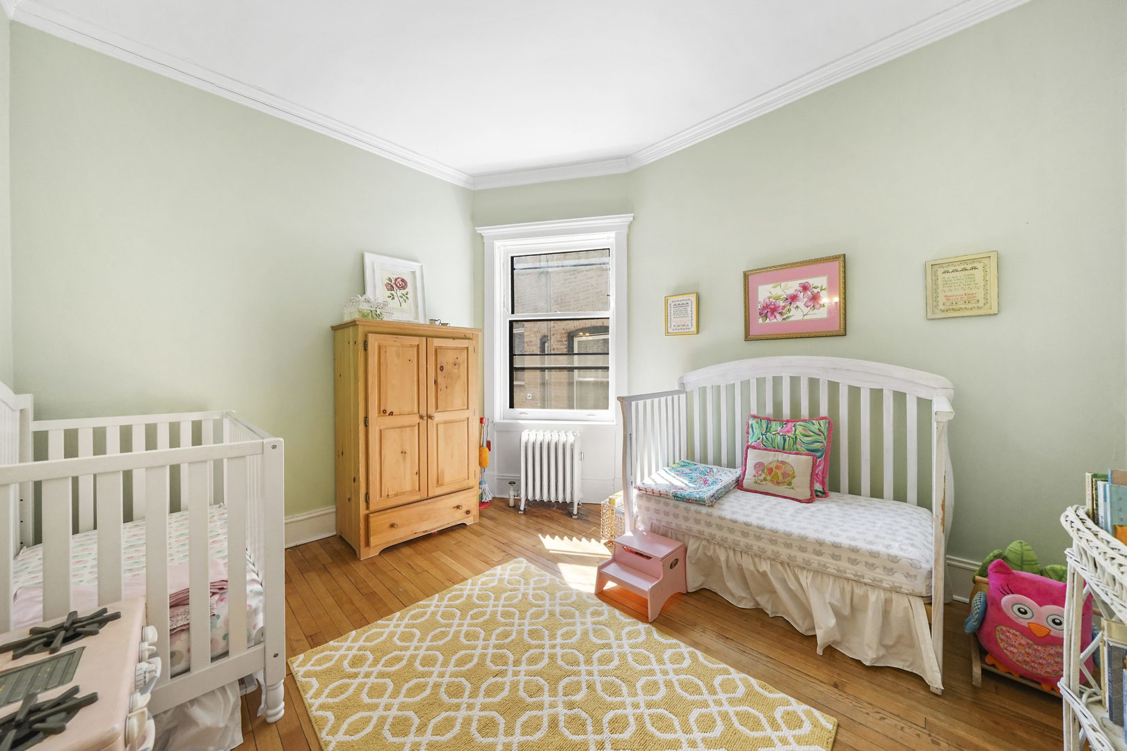 5707 South Blackstone Avenue, Unit 2 Chicago, IL 60637 - Photo 17 of 25 a bedroom with furniture and a window