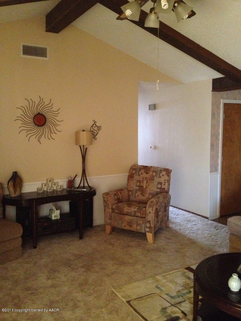 8213 Goodnight Trail Amarillo, TX 79110 - Photo 6 of 20 a living room with furniture
