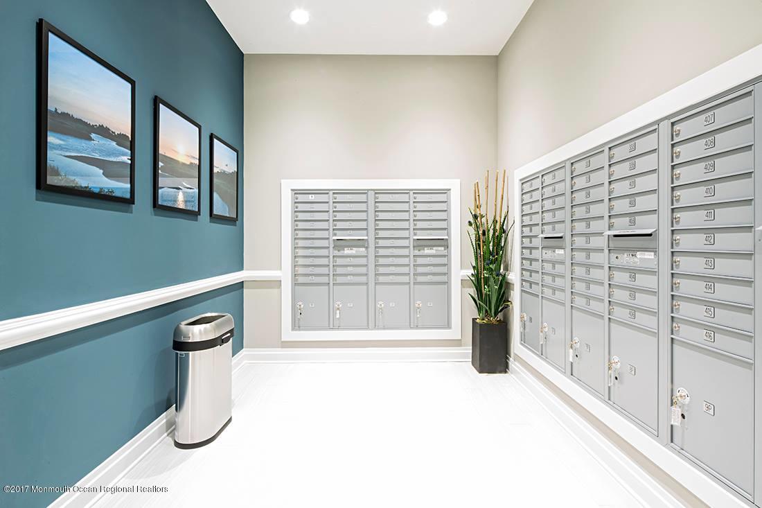 249 Broad Street, Unit 322 Matawan, NJ 07747 - Photo 8 of 27 a bathroom with a bathtub and a shower