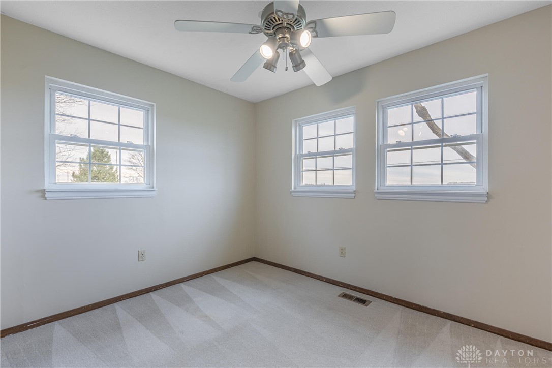 6970 Prairie Road Springfield, OH 45502 - Photo 10 of 35