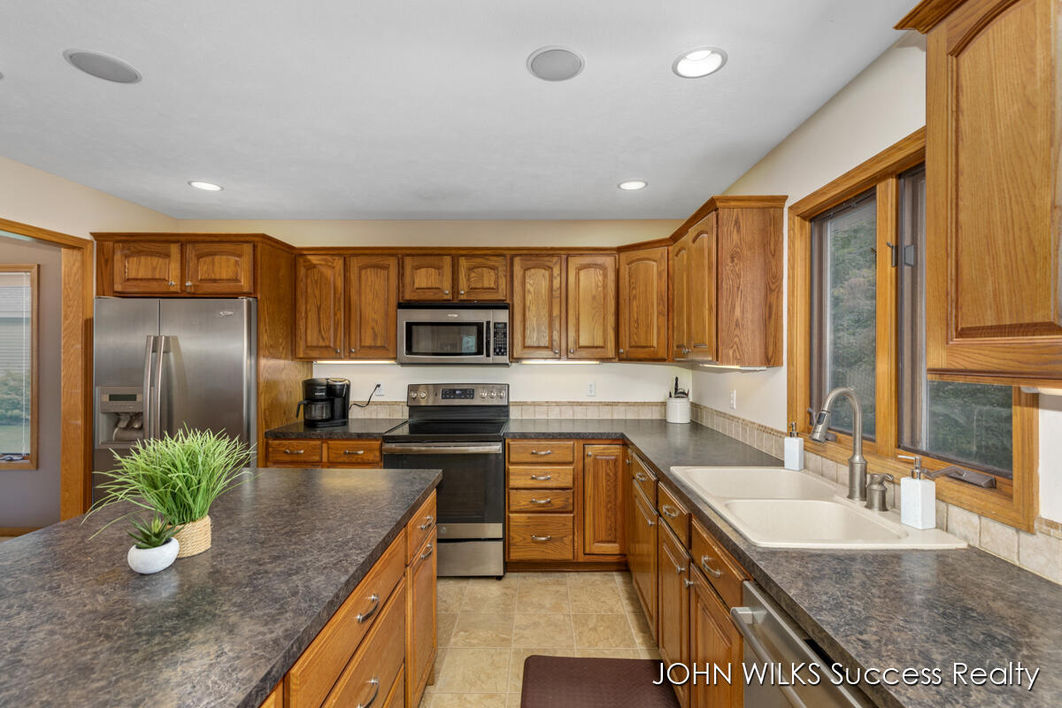 16191 Harbor Point Drive Spring Lake, MI 49456 - Photo 2 of 43 IMG_1011